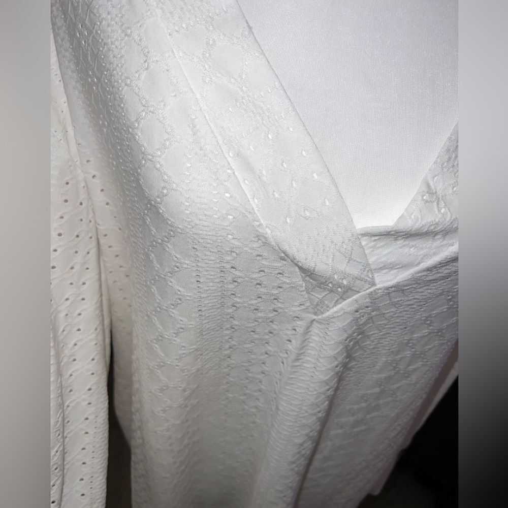 Brand new SHEIN super cute white eyelet v neck top 3x - Picture 3 of 7